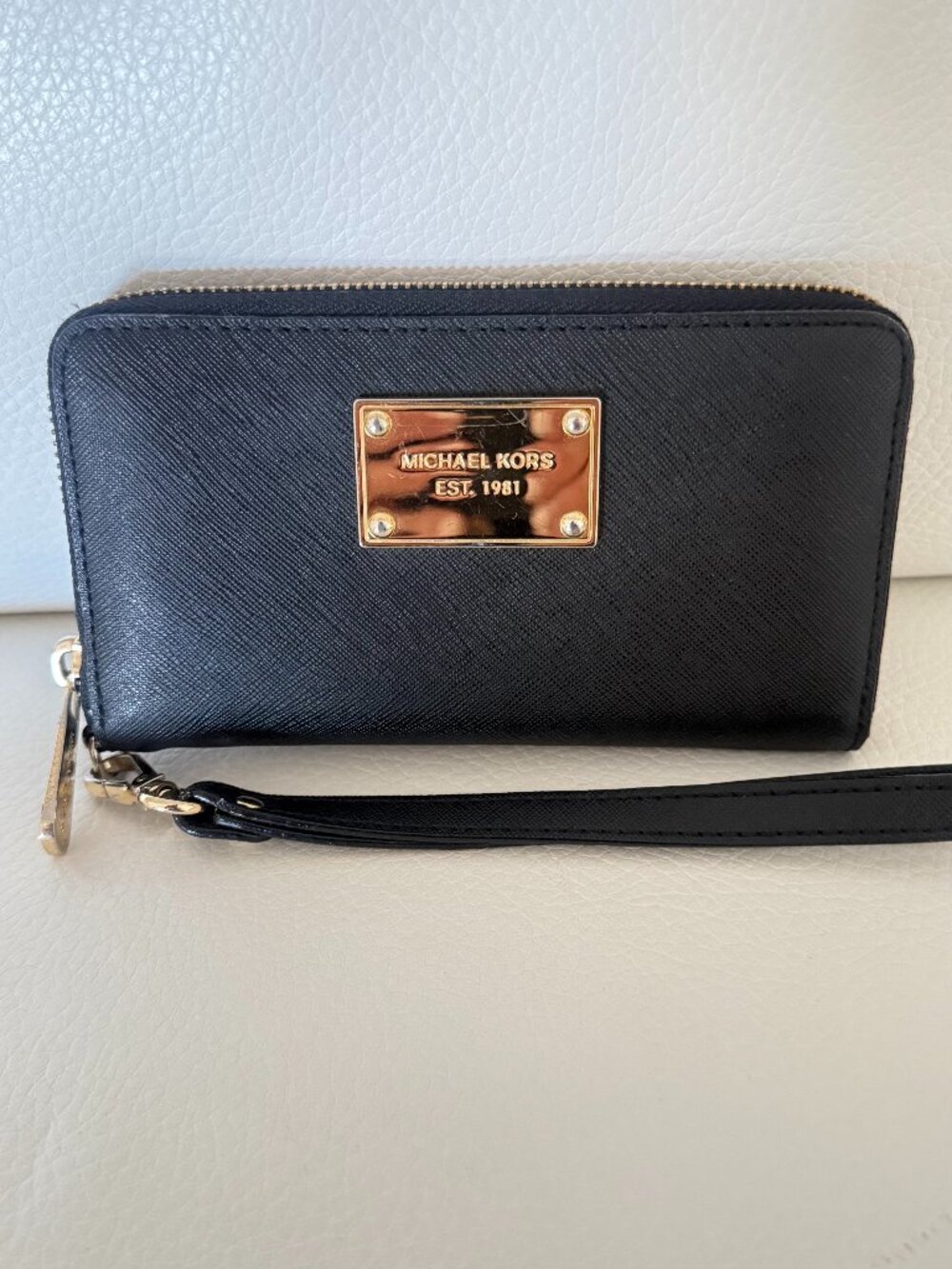 MICHAEL KORS BLACK SAFFIANO LEATHER ZIP ROUND WRISTLET WALLET CLUTCH